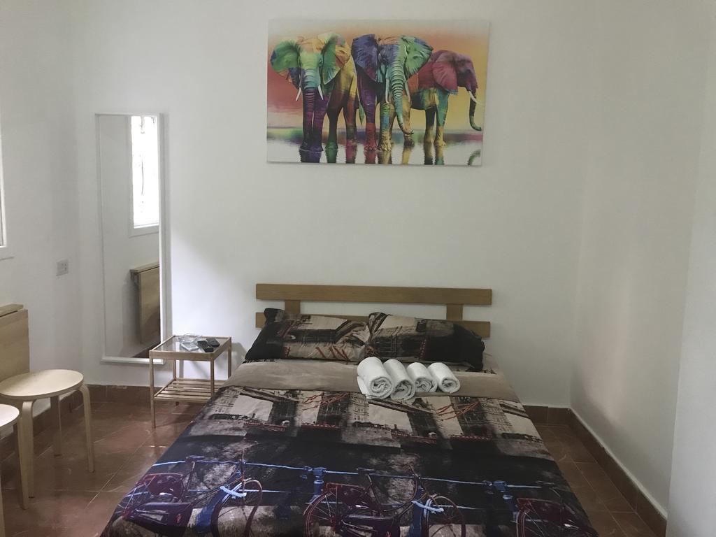 Netanya Motel Pierre الغرفة الصورة